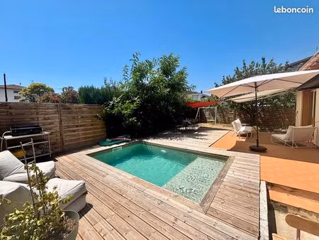 maison individuelle 95 m² – 3 chambres – piscine – terrain de pétanque – jardin plein sud 