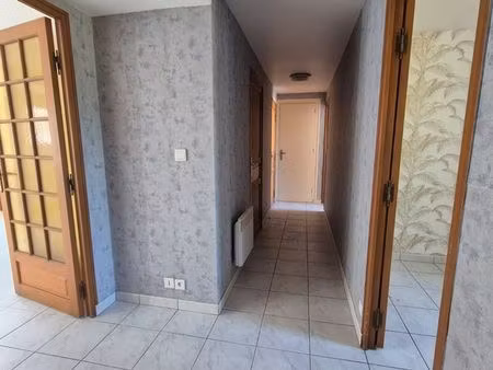 appartement 3 pièces - 2 chambres - 69 m2 - rez de chaussée proche super u - quartier québ