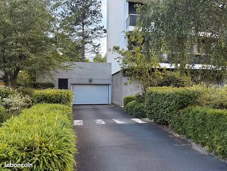 parking/box 10 m² saint maurice