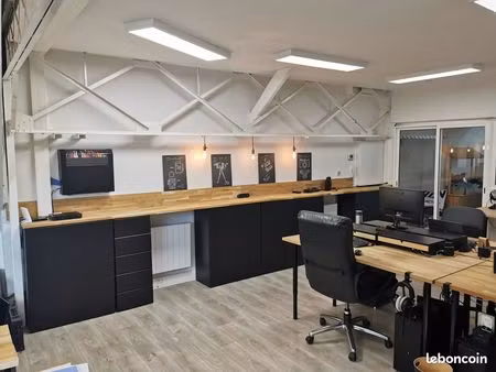 bureau privatif 6 à 8 postes dans loft créatif – ivry / paris