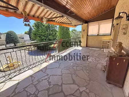 grande maison familiale de 280 m² avec piscine sur 3 000 m² de terrain