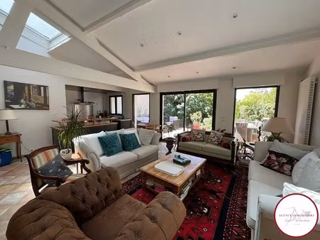 superbe maison de ville avec 4 chambres et jardin clos