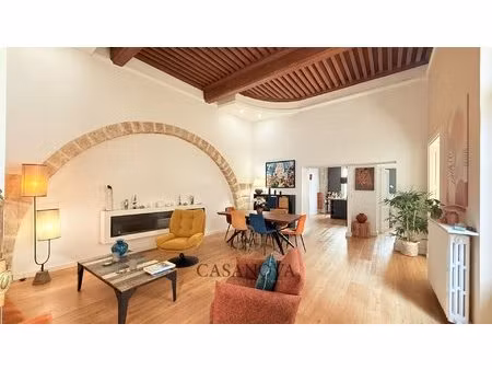 appartement de caractère rénové avec terrasse dans un hôtel particulier à béziers