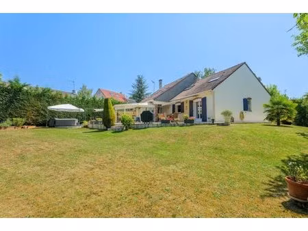 maison familiale 8 pieces - 203 m² - 77150 - lesigny