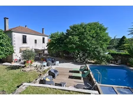 maison de 7 pièces de 160 m² à moussac