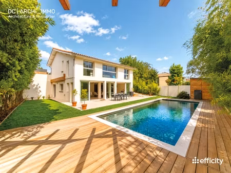 maison 8 pièces - 212 m²