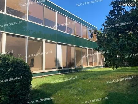 bureaux 496 m²