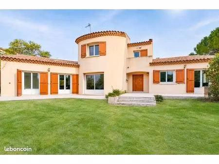 maison 9 pièces 240 m²