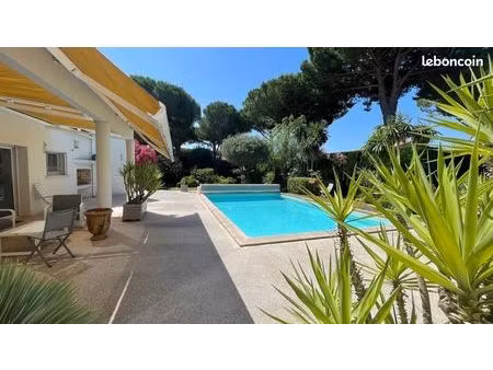 villa 4 pièces 254 m²