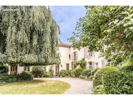 appartement 6 pièces 145 m²
