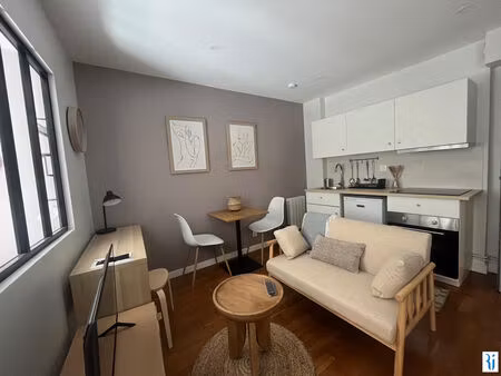 location studio meublé refait à neuf au coeur du centre historique de rouen