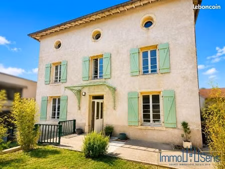 maison 9 pièces 205 m²