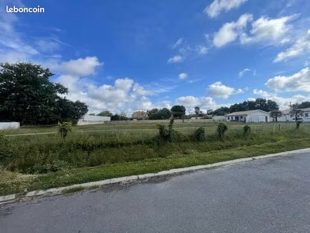 terrain 600 m² lanton