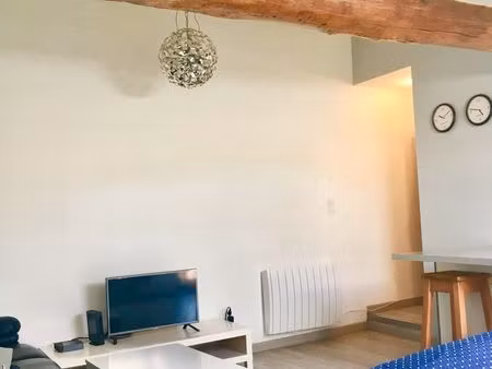 apparemment entièrement meublé + stationnement  classe c  sur cour - calme absolu - 59 rue