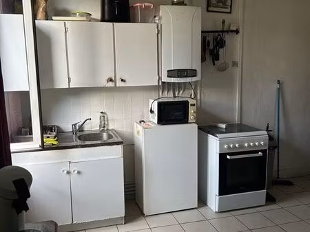t2 44m² + grenier 45m² attenant – à rénover – dpe e sur cour calme absolu - 59 rue pierre 
