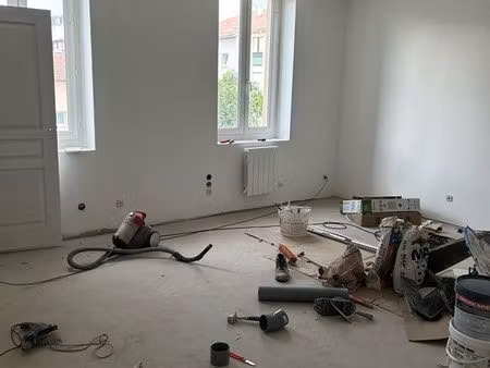 t2 de 42 m² – rénovation en cours – dpe c – clapier – sur cour - calme absolu 59 rue pierr
