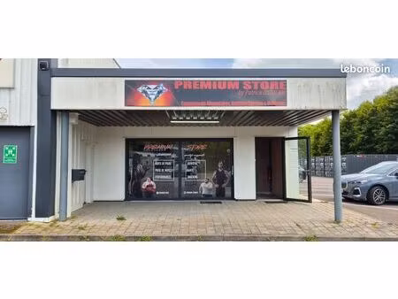 local commercial 65 m² à louer
