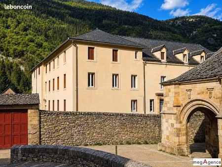 propriété 30 pièces 1500 m²
