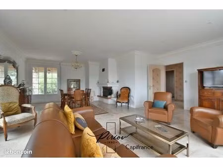 pavillon 9 pièces 228 m²