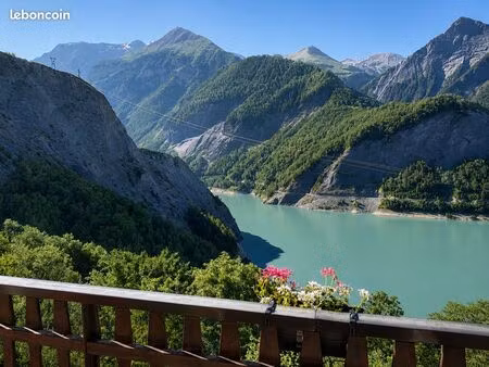 maison de charme avec vue panoramique sur le lac du chambon – à 12 km des deux alpes