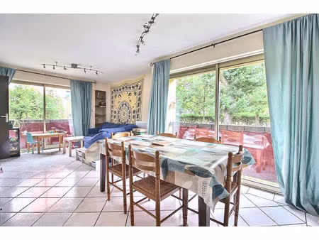 les pennes-mirabeau à vendre : bel appartement t5 de 96 m² avec cave dans une résidence fe