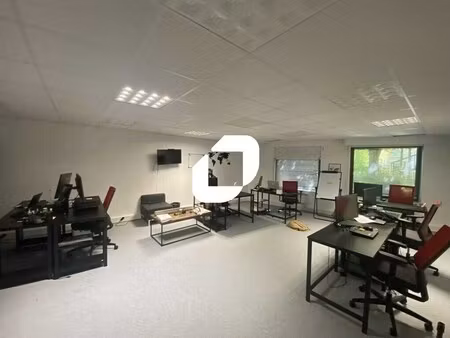 location bureaux 55 m² à 902 m²
