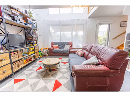 maison familiale récente de 115 m² en triplex avec jardin  garage et stationnements privat