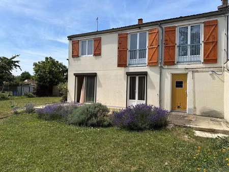 maison mitoyenne avec fort potentiel 4 chambres terrain