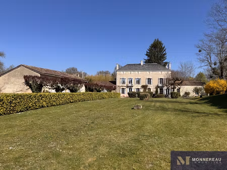 maison de maitre avec parc et piscine