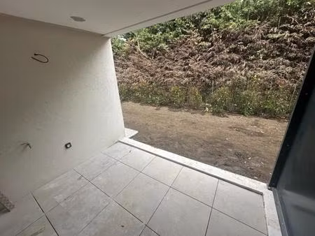 t2 neuf avec terrasse  jardin et parking à cogolin