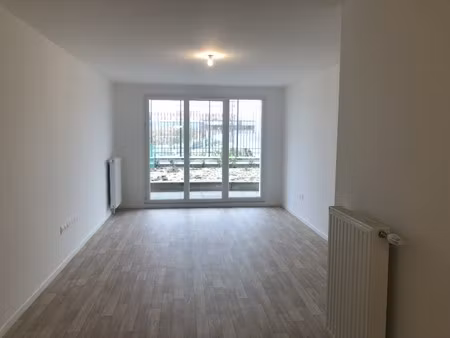 t4 avec terrasse  jardin et parking à corbeil-essonnes