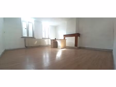 t2 à louer à givet