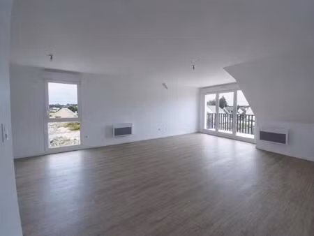t2 avec balcon et parking aux ageux