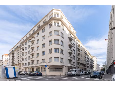lyon 6 - joli t3/4 traversant de 82 m2