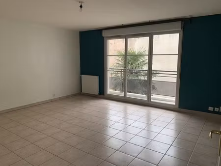 t4 avec balcon et garage à lyon 7