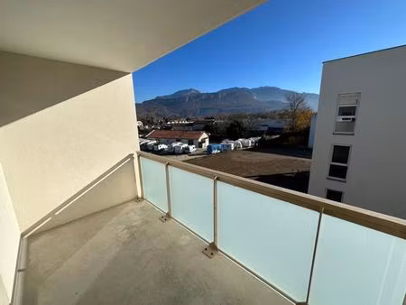 appartement t2 avec parking et balcon à moirans