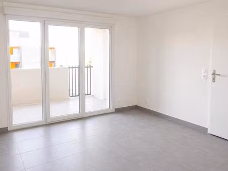 t2 avec parking et balcon à montpellier