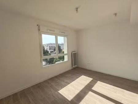 studio avec parking à joué les tours