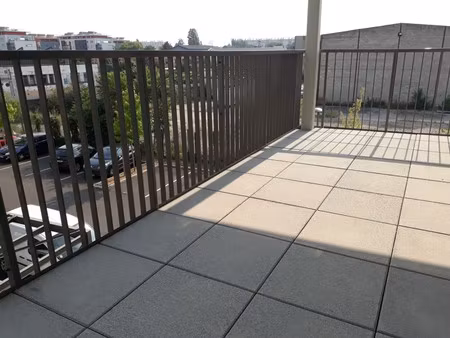t4 avec balcon et garage à villeurbanne