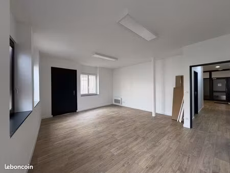 bureau 28 m²