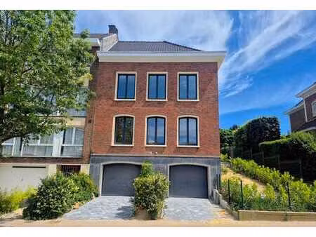 tomberg: superbe maison renovee 4 ch +/- 187m2 - peb= b