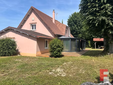belle propriété de 210 m2 avec grange et dépendances à dienv