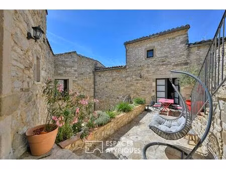 maison de charme en pierre avec terrasses et vue