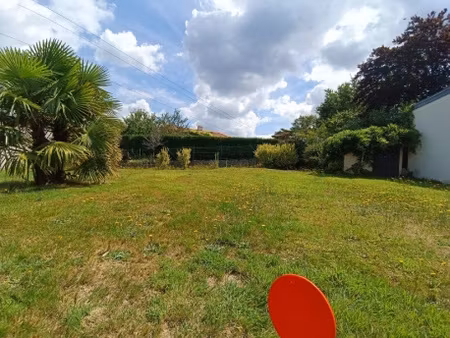terrain de 678 m2 avec maison à rénover et potentiel constru