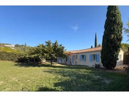 rochefort-du-gard  villa de plain-pied sur 1540m² de terrain avec piscine