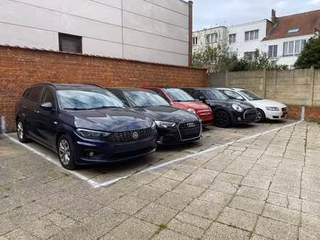 parking 5 emplacement entrepôt de50m2 à vendre anderlecht