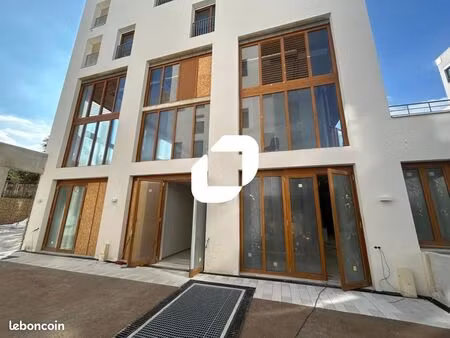 local d'activité 1 791 m²