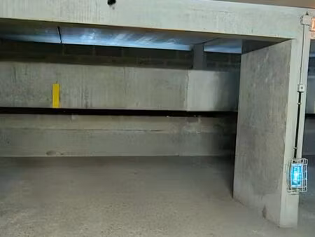 place de parking sécurisé couvert