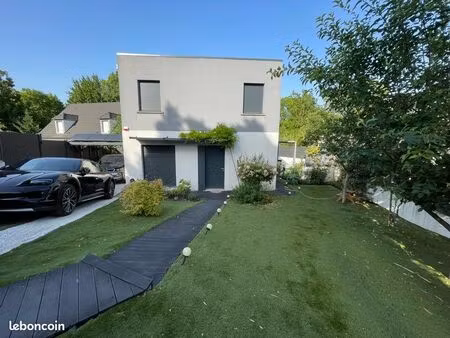 maison 125m2 6 pièces 4 chambres piscine jardin pergola véranda panneau solaire pompe à ch