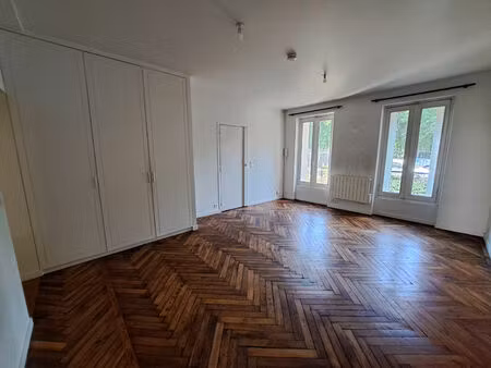 a louer - charenton-le-pont - 2 pièces avec cour privative